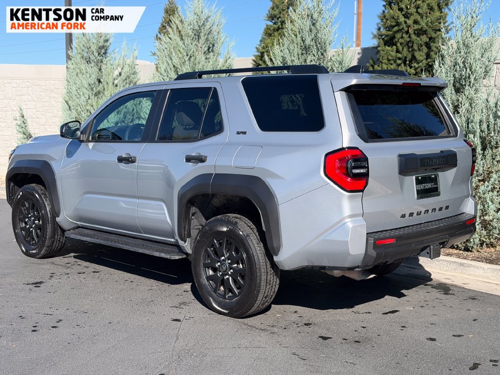 Used 2025 Toyota 4Runner SR5 AWD/4WD image 5