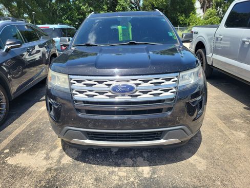 Used 2019 Ford Explorer XLT w/ Equipment Group 202A FWD image 2
