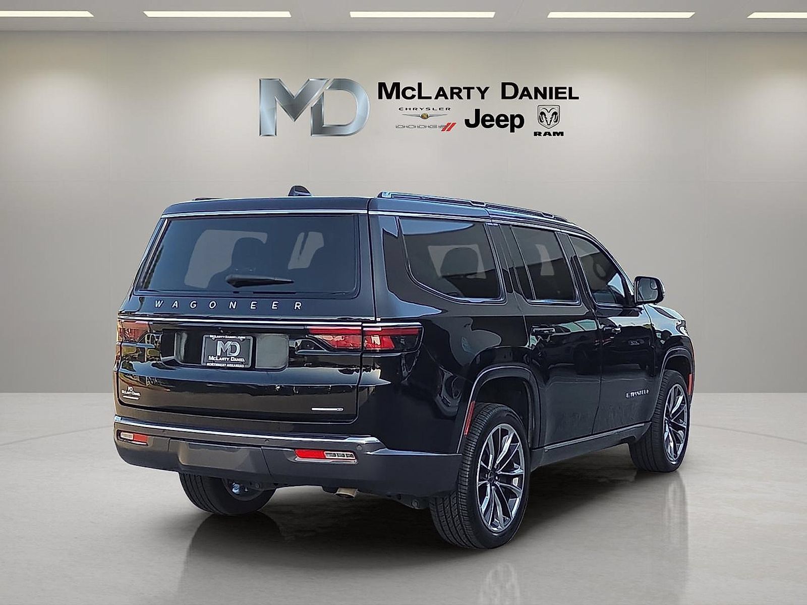 Used 2022 Jeep Wagoneer Series III w/ Premium Group I AWD/4WD image 5