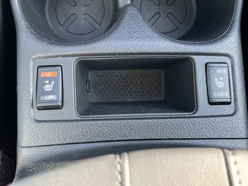 Used 2018 Nissan Rogue SV image 31