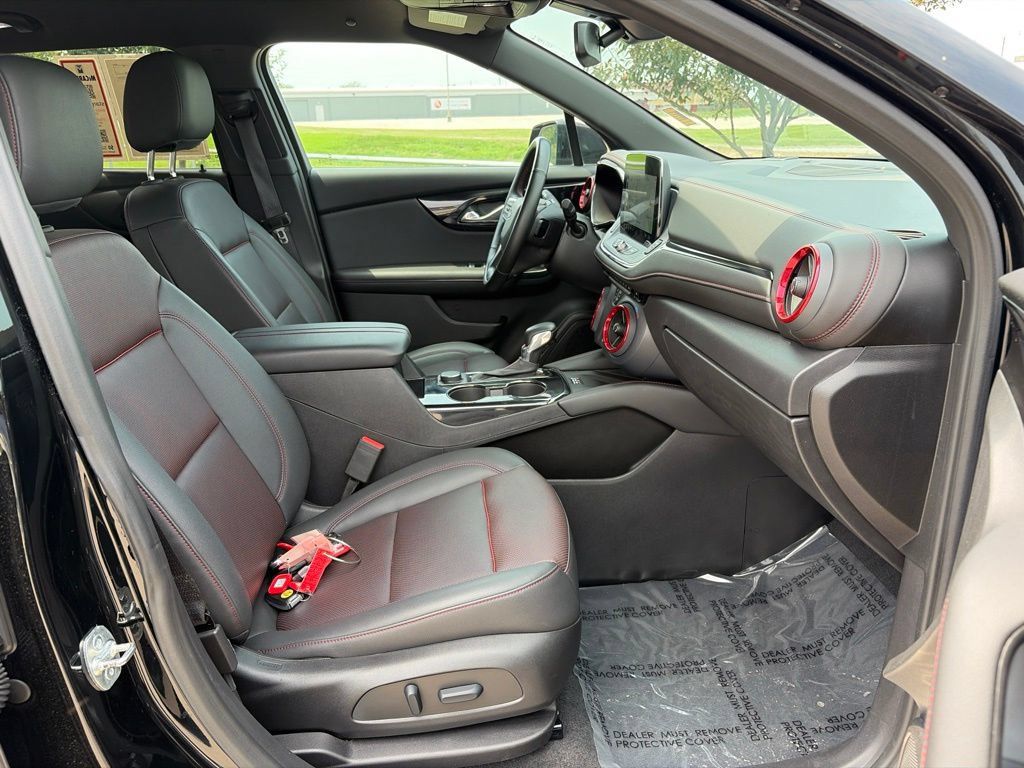 Used 2025 Chevrolet Blazer RS FWD image 29
