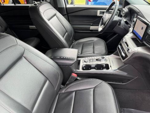Certified 2022 Ford Explorer XLT w/ Equipment Group 202A AWD/4WD image 15