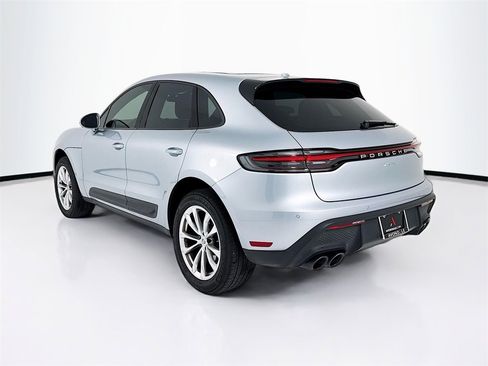 Certified 2025 Porsche Macan image 3