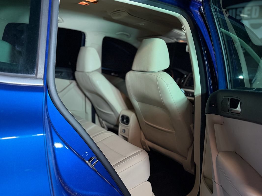 Used 2010 Volkswagen Tiguan Wolfsburg Edition FWD image 17