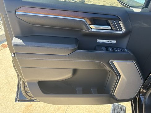 Used 2024 GMC Sierra 1500 Denali w/ Denali Reserve Package AWD/4WD image 11