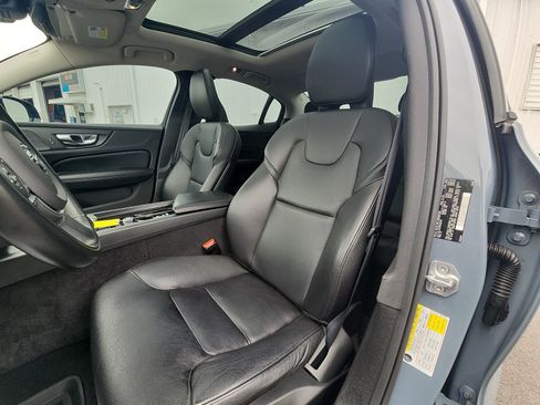 Used 2022 Volvo S60 B5 Momentum w/ Premium Package AWD/4WD image 22