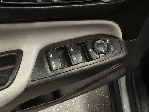 Used 2023 Chevrolet Equinox LS w/ LS Convenience Package image 10