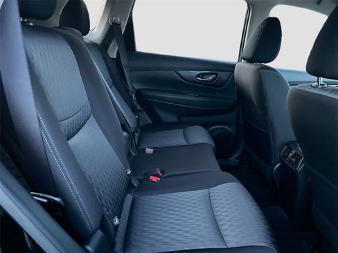 Used 2020 Nissan Rogue SV image 26