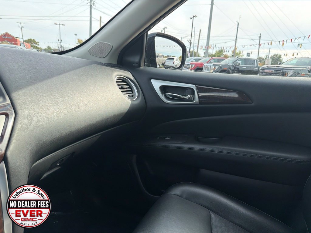 Used 2015 Nissan Pathfinder Platinum w/ Cargo Package FWD image 33