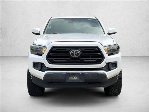 Used 2018 Toyota Tacoma SR RWD image 3