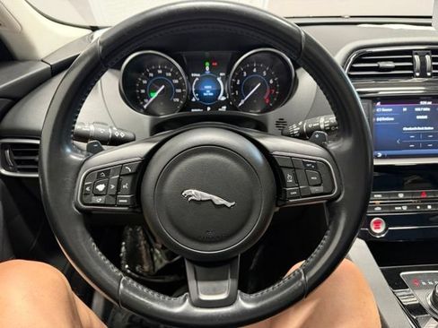 Used 2017 Jaguar F-PACE AWD/4WD image 35