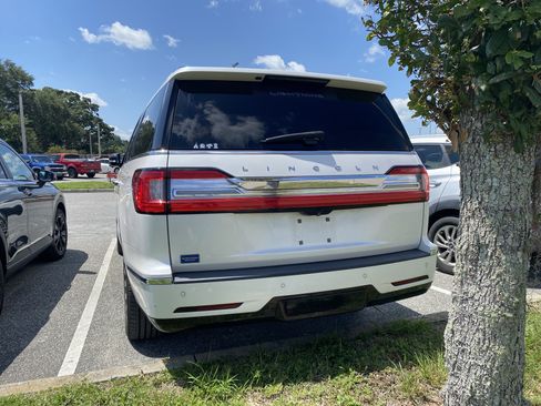 Used 2019 Lincoln Navigator L Reserve AWD/4WD image 9