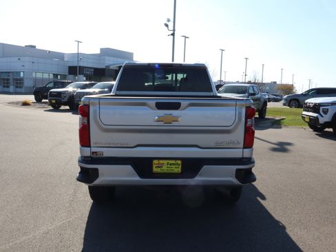 Used 2022 Chevrolet Silverado 2500 High Country w/ Safety Package II image 6