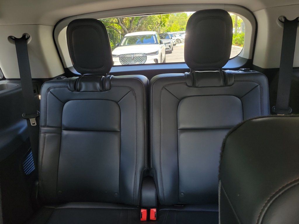 Used 2025 Lincoln Aviator Reserve w/ Jet Appearance Package RWD image 15