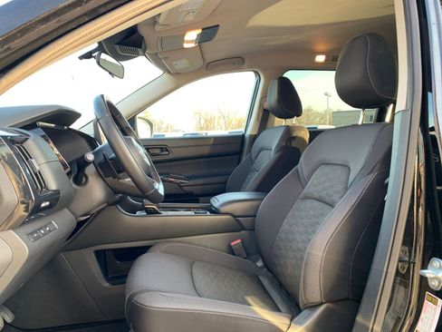 Used 2025 Nissan Pathfinder SV image 29