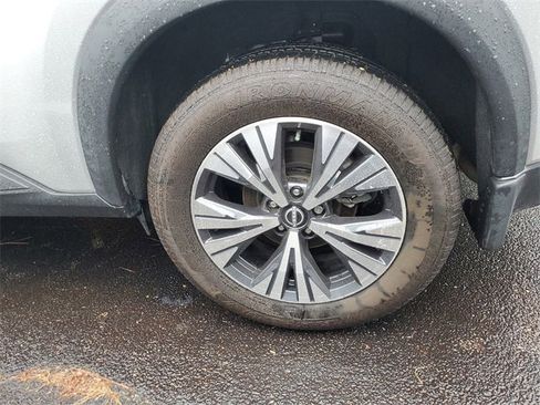 Used 2022 Nissan Rogue SV image 9