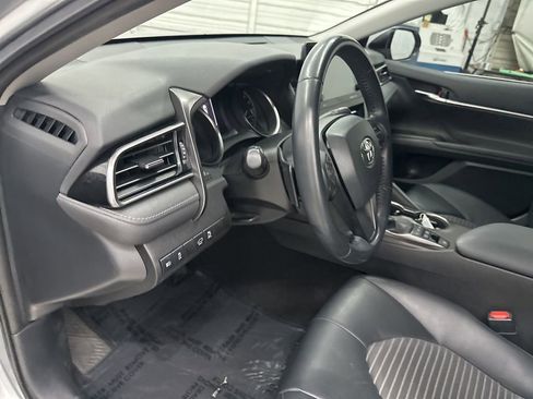 Used 2022 Toyota Camry SE image 9