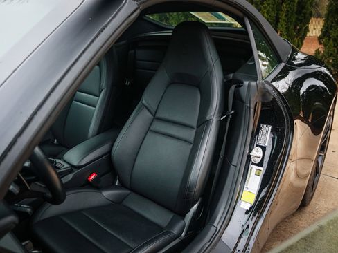 Used 2023 Porsche 911 Carrera 4 w/ Premium Package image 17