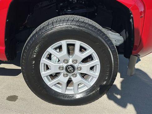 Used 2025 Toyota Tacoma SR5 AWD/4WD image 16
