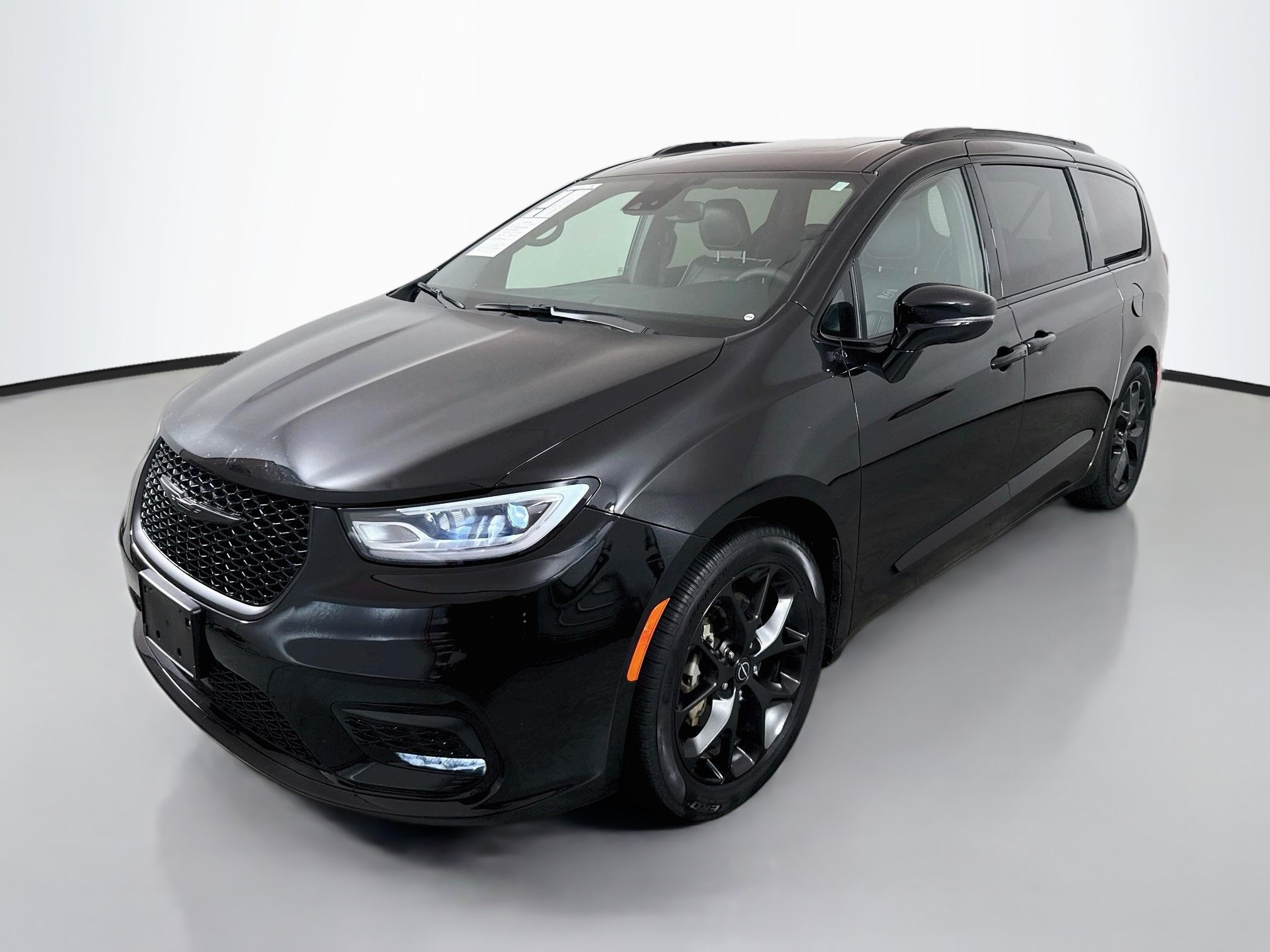Used 2026 Chrysler Pacifica Limited w/ S Appearance Package FWD image 3
