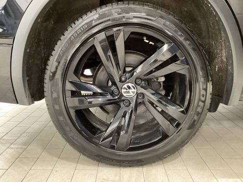 Certified 2023 Volkswagen Tiguan SE R-Line image 25