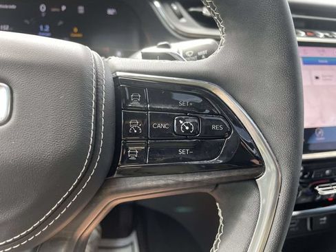 Used 2023 Jeep Grand Cherokee Overland AWD/4WD image 30