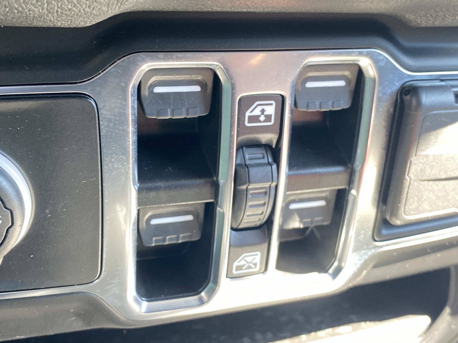 Used 2024 Jeep Wrangler Unlimited w/ Convenience Group AWD/4WD image 32