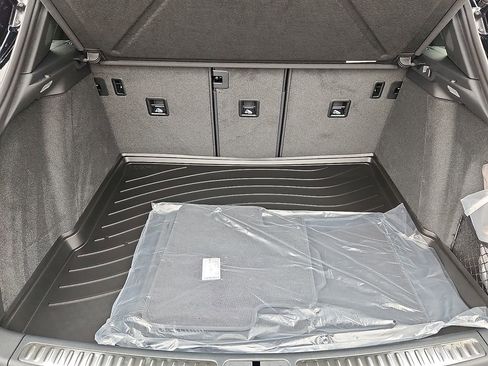 New 2026 Porsche Macan image 24