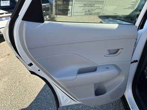 New 2026 Hyundai Kona SE image 12