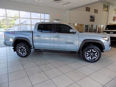 Used 2020 Toyota Tacoma TRD Off-Road w/ TRD Premium Off Road Package AWD/4WD image 10