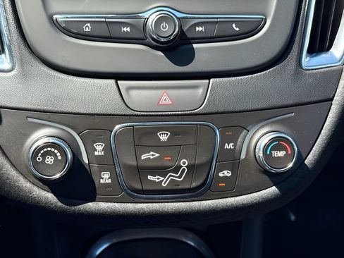 Used 2017 Chevrolet Malibu LT FWD image 10
