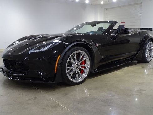 Used 2016 Chevrolet Corvette Z06 w/ 3LZ Preferred Equipment Group RWD image 3