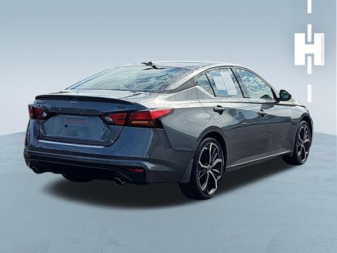 Used 2023 Nissan Altima 2.5 SR w/ SR Premium Package FWD image 4