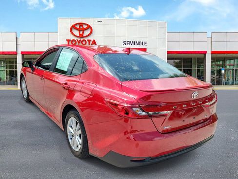 Used 2025 Toyota Camry LE w/ Convenience Package image 4