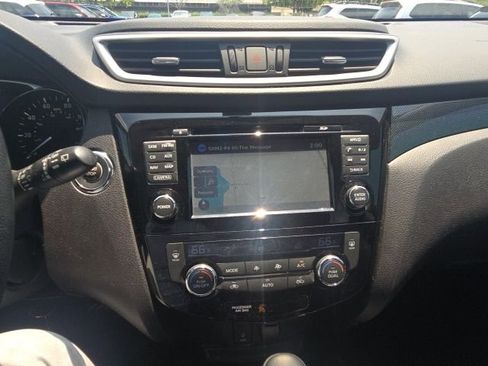 Used 2015 Nissan Rogue SL w/ SL Premium Package FWD image 9