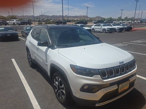 Used 2023 Jeep Compass Limited AWD/4WD image 2