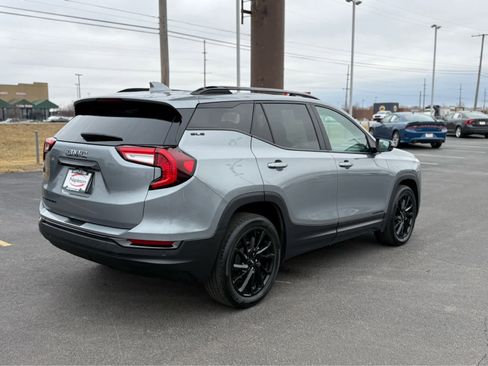 Used 2023 GMC Terrain SLE w/ Driver Convenience Package image 7