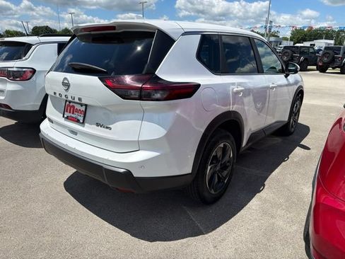 Used 2024 Nissan Rogue SV AWD/4WD image 6