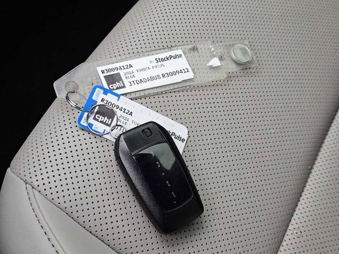 Used 2024 Toyota Prius XLE image 33