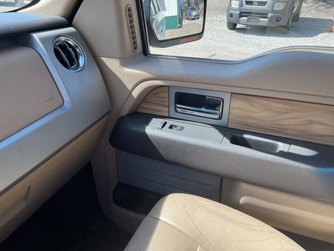 Used 2011 Ford F150 Lariat w/ Lariat Chrome Pkg image 15