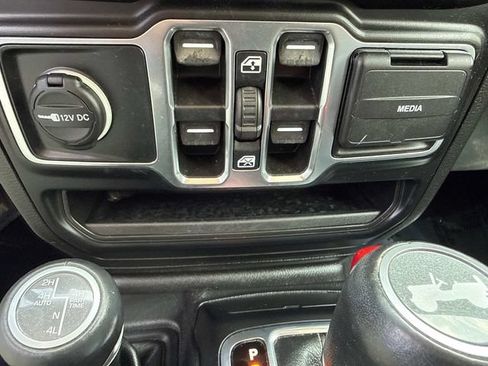 Used 2023 Jeep Wrangler Unlimited Sahara AWD/4WD image 25
