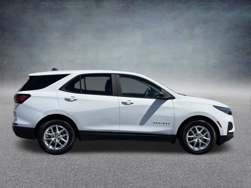 Certified 2022 Chevrolet Equinox LS w/ LS Convenience Package image 3