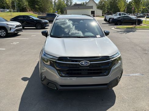 Used 2025 Subaru Forester Touring w/ Popular Package - Touring AWD/4WD image 3