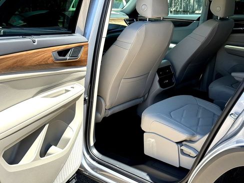 New 2026 Volkswagen Atlas SE FWD image 17