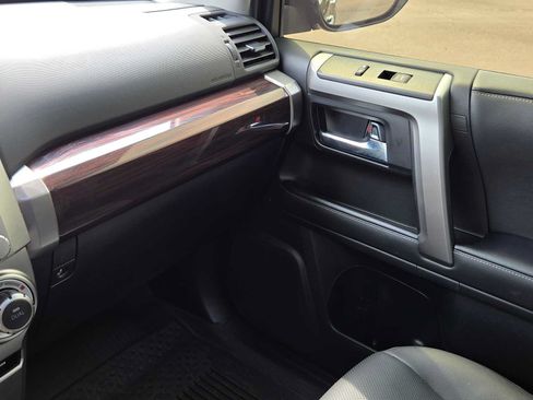 Used 2024 Toyota 4Runner Limited AWD/4WD image 31