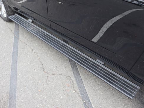 Used 2022 Chevrolet Suburban High Country image 13