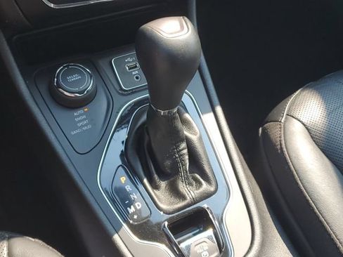 Used 2020 Jeep Cherokee Limited AWD/4WD image 29