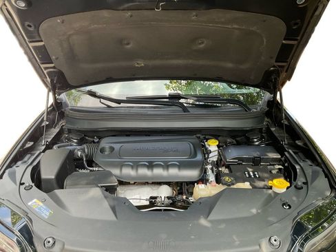 Used 2019 Jeep Cherokee Latitude Plus AWD/4WD image 14