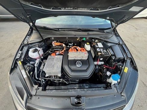 Used 2016 Volkswagen e-Golf SE w/ DC Fast Charging Package image 24