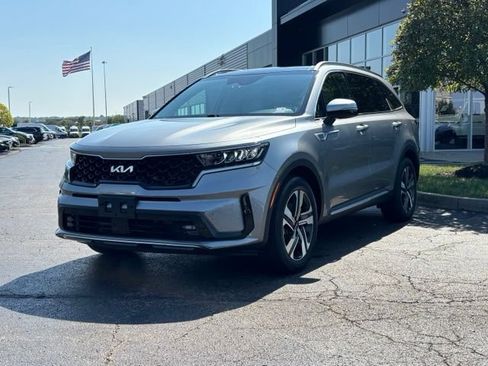 Used 2023 Kia Sorento EX w/ Panoramic Sunroof Package AWD/4WD image 4